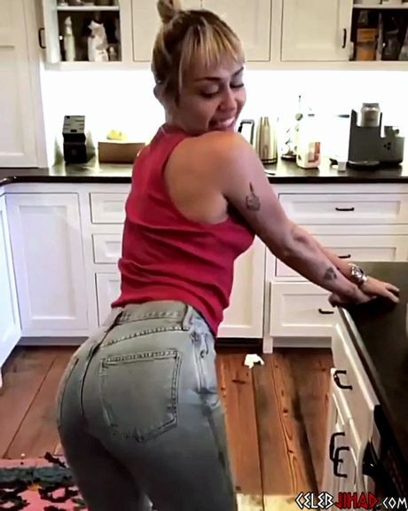 Miley cyrus hard nipples