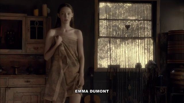 Emma dumont nude