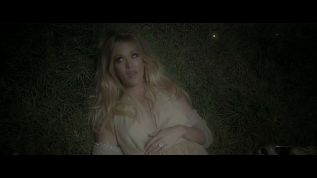 me slutty Carrie Underwood singing Heartbeat_1080p (1)