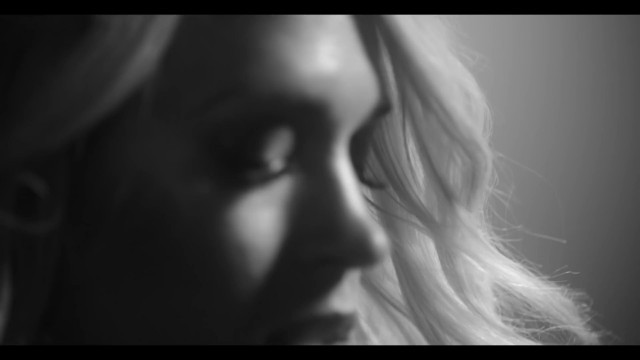 me Carrie Underwood singing Dirty Laundry_1080p