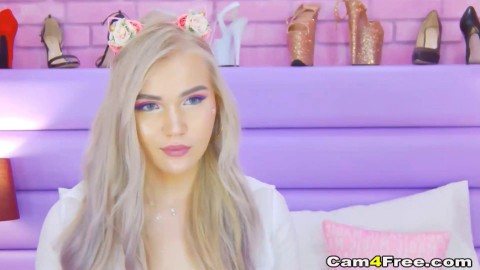 Sexy Blonde Gets Naughty on Cam