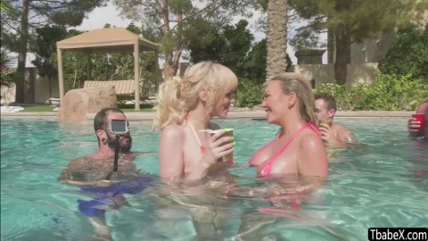 Gorgeous Ts bombshells enjoy anal group sex in a pool party