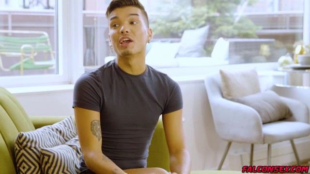 Aaron Trainer tongue-fuck Leo Vice's sore asshole