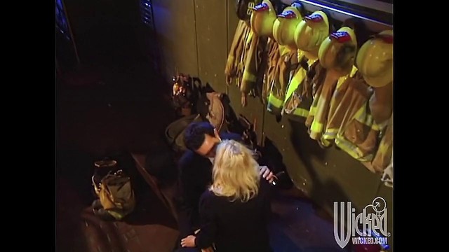 Cock Hungry Blonde Pornstar Jenna Jameson Gets Cum On Boobs Ending Tiny Pussy Masterbating