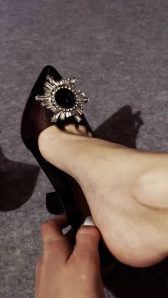 Showing off my high heels - sexonly.top/rdhhy