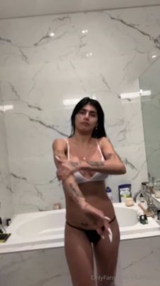 mia khalifa onlyfans leaks