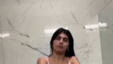 mia khalifa onlyfans leaks