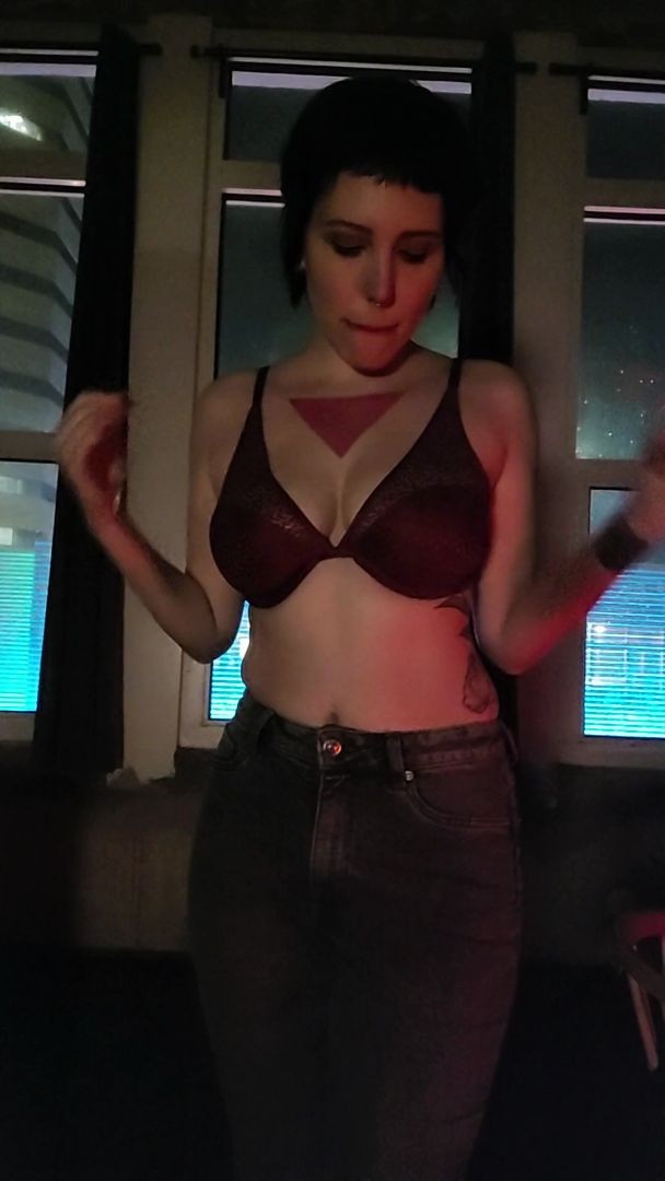 tattooed amateur strips it all LoyalFans