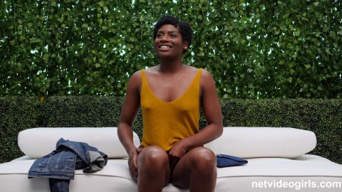 Short Haired Black Girl Kelly Gets Her Hands On A White Dick Unfaithful Wives Videos