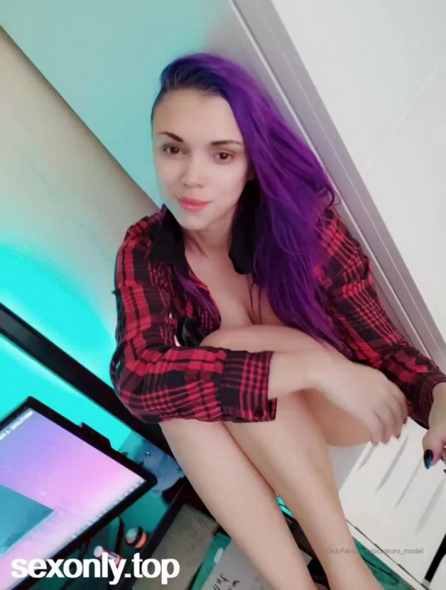 20-01-28 12398167 Foot fun while rendering a 3d scene 1088x1440