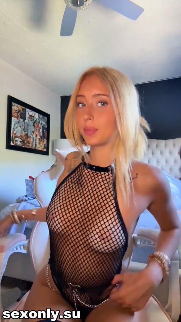 Quarantine Bitch SALLY AND PAUL RedCarmilla40 - https://ja.cat/tg