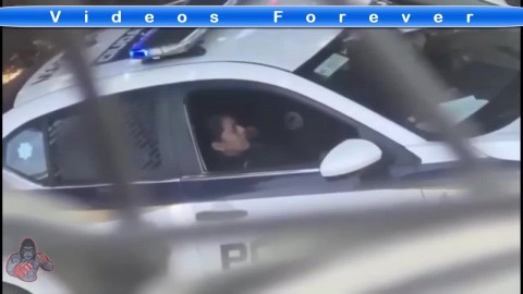 Policías de la cdmx usan patrulla oficial como lugar de diversiones en horario Edit