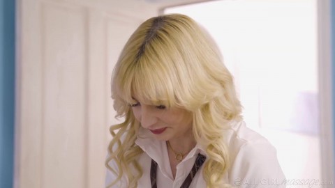 The Tattooed Girl Stevie Moon Has A Sensual Lesbian Massage With Lysagna Delray Curvy Porn