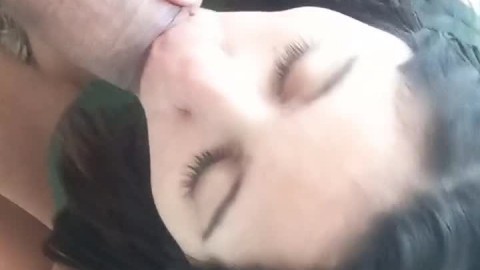 Novinha mamando o moreno pauzudo da favela no RJ - Johnny Malfacinni 