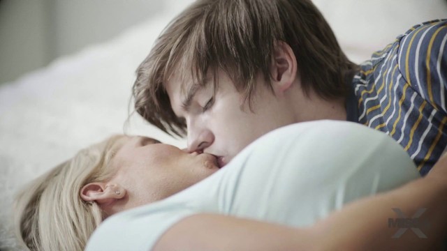 cheering up mom alura jenson sexmex