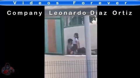 Pillados afuera del cole Edit