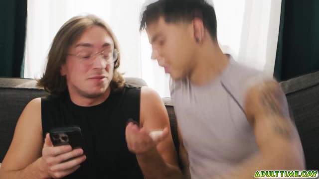 Gym buddies Occitan Prince and Angel Santana jerks and suck each others cocks