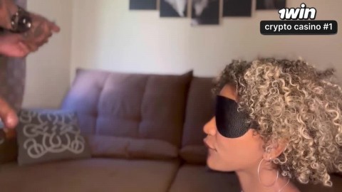 Enganei minha melhor amiga em um jogo e fiz ela me chupar até gozar na boca dela.