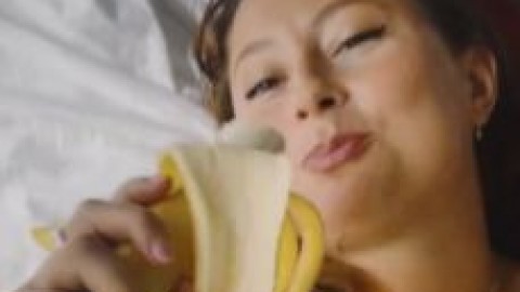 bel larcombe eating banana topless threesome reddit