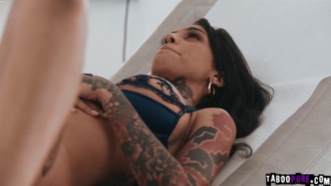 Steamy fuck sesh at the doctors bed with Ravyn Alex and RObby Apples
