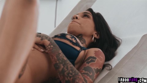 Frustrated Tattooed Wife Ravyn Alexa Seduces Ex-BF Dr. Robby for Raw Breeding Creampie