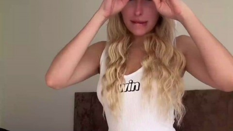 Wet pussy polishes on pillow, feet fetish close-up, super-steamy blonde orgasm - XXX!