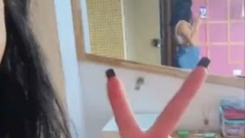 squirting in a stranger's room xvidsos