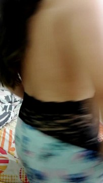 Universitaria caliente masturbandose con gran dildo