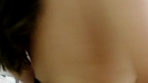 Universitaria caliente masturbandose con gran dildo