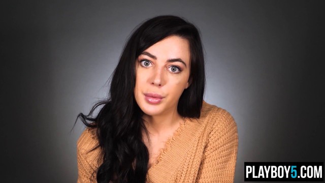 Brunette pornstar Whitney Wright shows us how to orgasm exactly