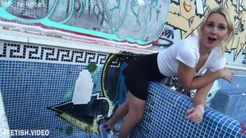 Ivy Roses - Corner Grind Video With Public Nudity pussy licking n fucking