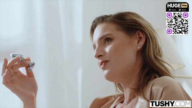 Blonde female likes a super-fucking-hot blow-job on her sunny patio