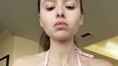 sophie mudd puts cream on xhamster.cim