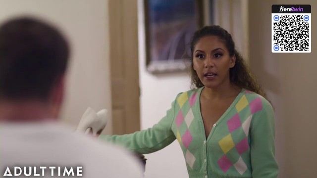 Sexy Latina Babe performs a scorching blow-job on her husband