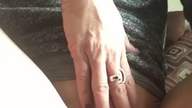 Hot teen deep toying pussy