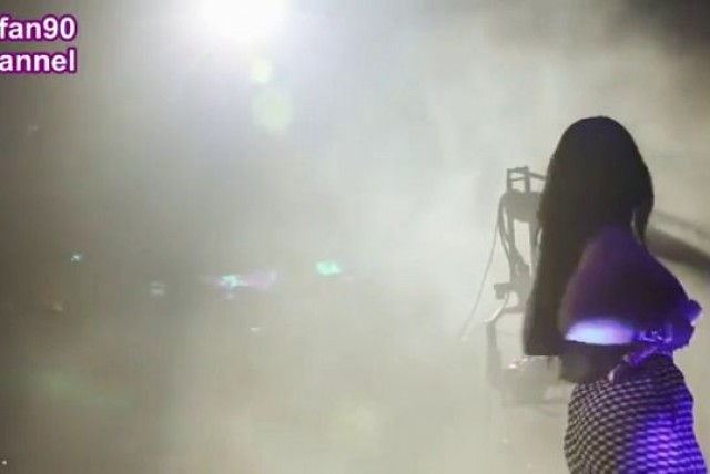 Nicki minaj flashing tits in concert teen butts