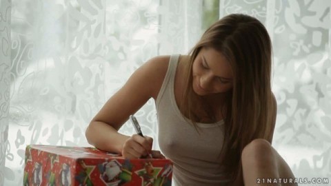 21Naturals - Ashley And Her Husband Have Created For Themselves A Nice Atmosphere Together
