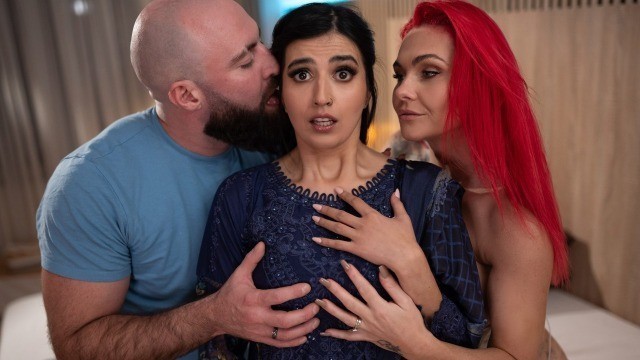 FakeHostel -Sister, What The Fuck With Roxi Keogh, Aaliyah Yasin, Jonny Oblong!